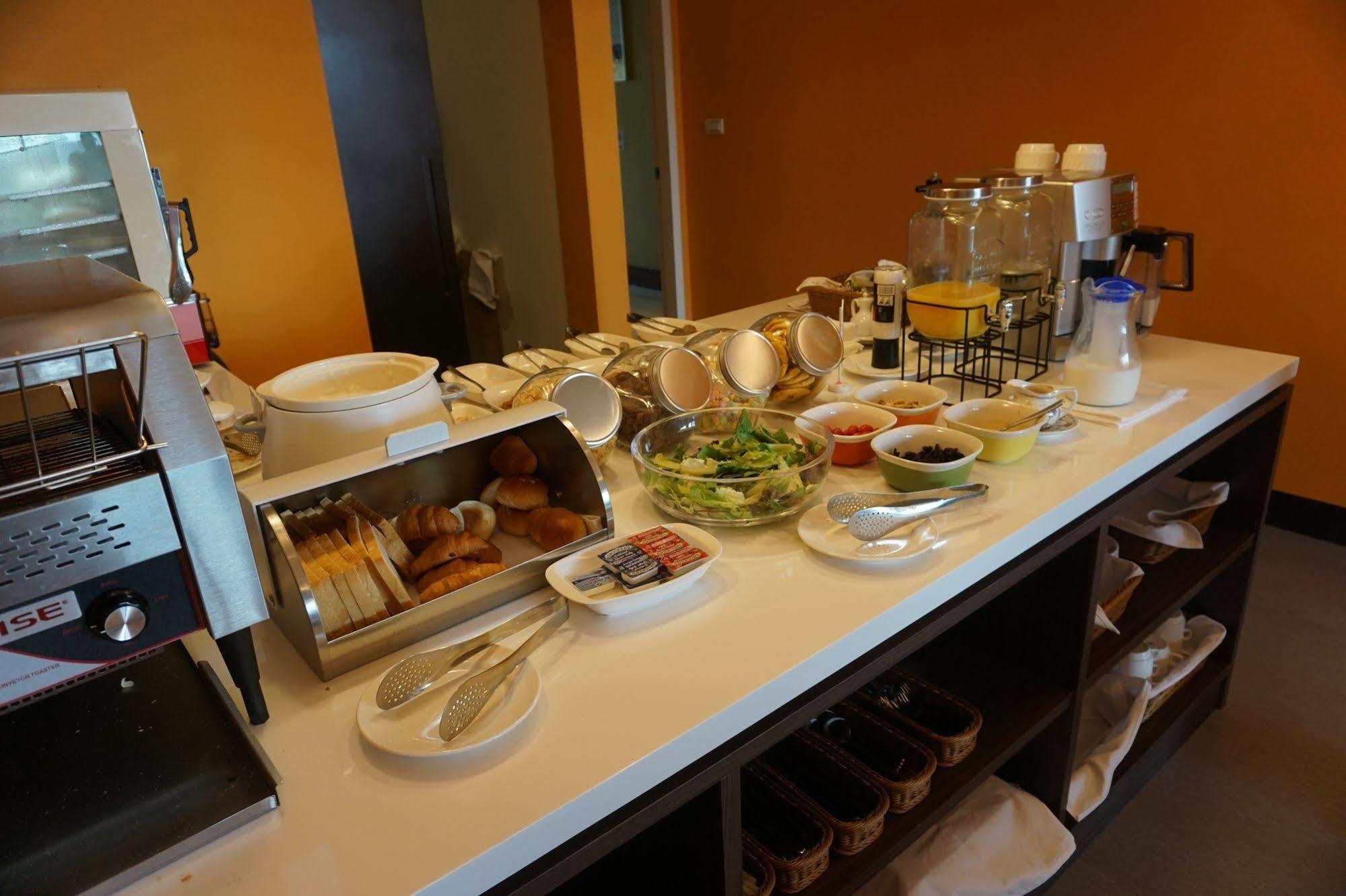 Watermark Hotel - Sizihwan Kaohsiung Bagian luar foto